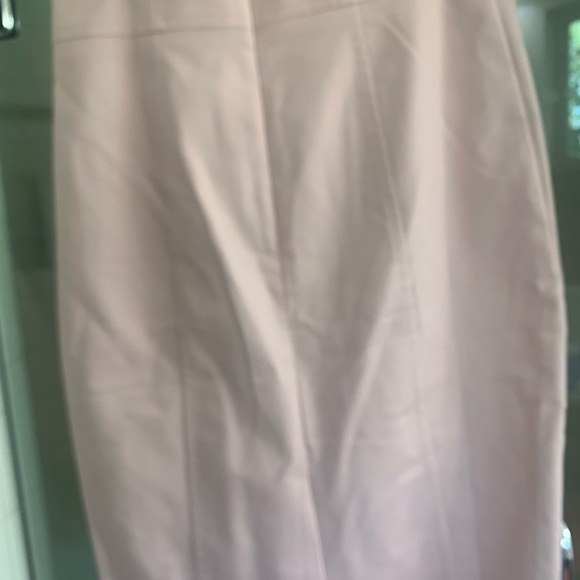 Seamed Ann Taylor seamed pencil skirt in heavy cotton.  Pretty in PINK! - Picture 2 of 4